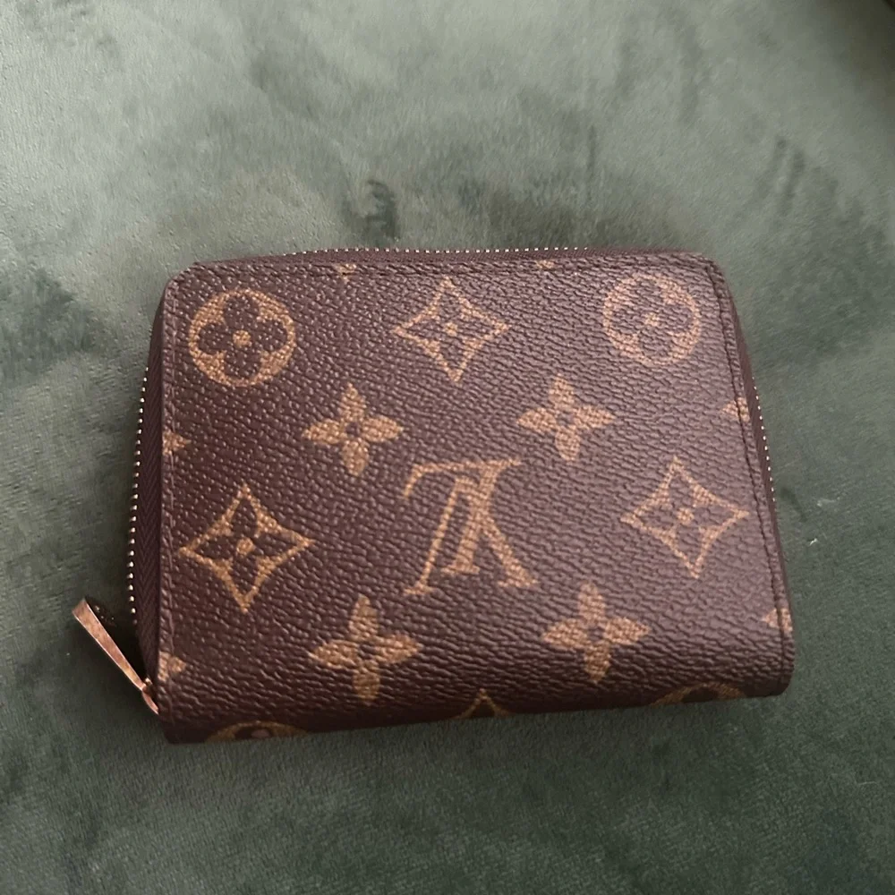 Louis Vuitton Zippy Coin Purse - Picture 2 of 3